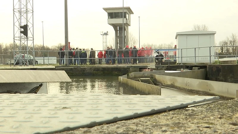 Vakbondsmilitanten ACOD leggen sluis in Godsheide plat