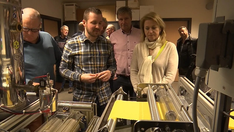 Limburgse imkers recycleren eigen bijenwas voor hergebruik