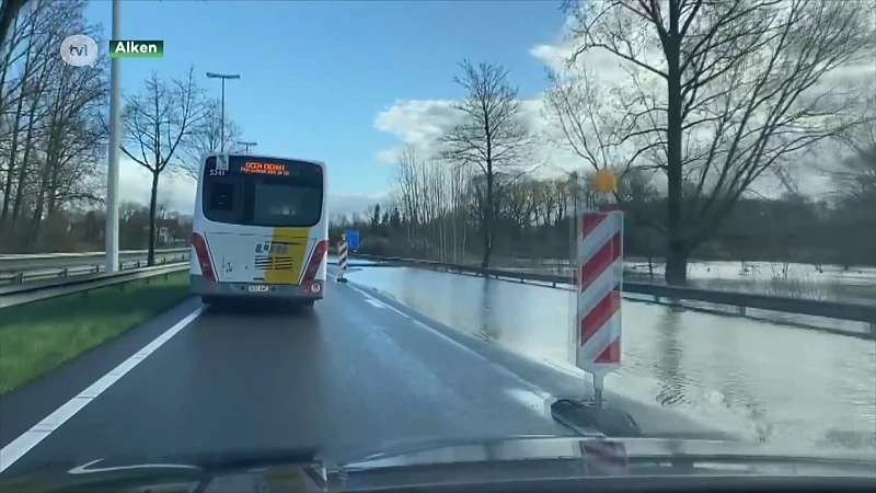 Water hindert verkeer op N80