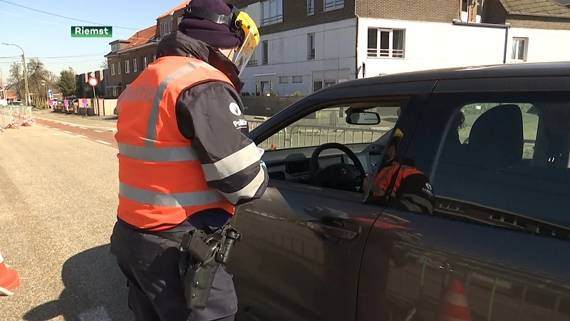 Politie controleert fraude met corona-doorlaatbewijzen voor grensovergangen