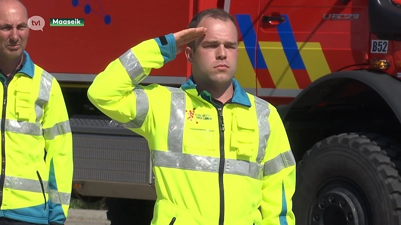 Eerbetoon van hulpverleners aan zorgpersoneel in Maaseik