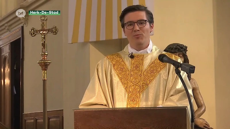 Kapelaan Wim houdt misviering voor vormelingen via TV Limburg