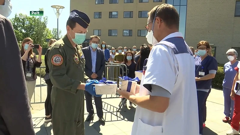 Militairen Kleine-Brogel brengen emotioneel saluut voor collega die intensieve zorgen mag verlaten