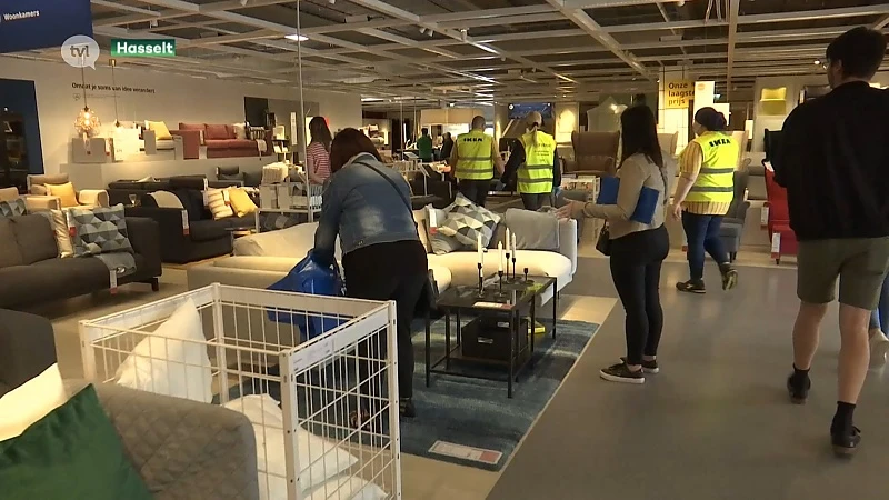 Honderden mensen in de rij bij Ikea in Hasselt