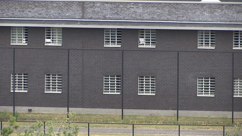 Noodkreet vanuit gevangenis Hasselt: ”Laat bezoek weer toe.”