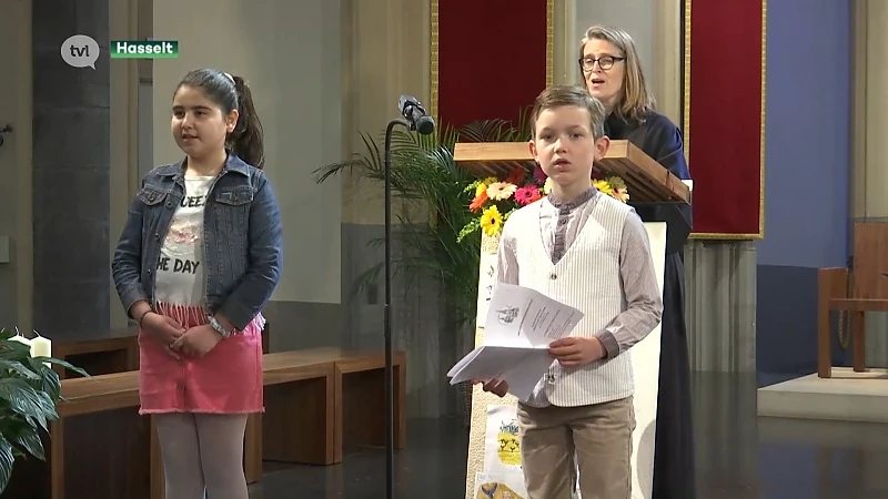 Aandacht voor communicanten in eucharistieviering Hemelvaart