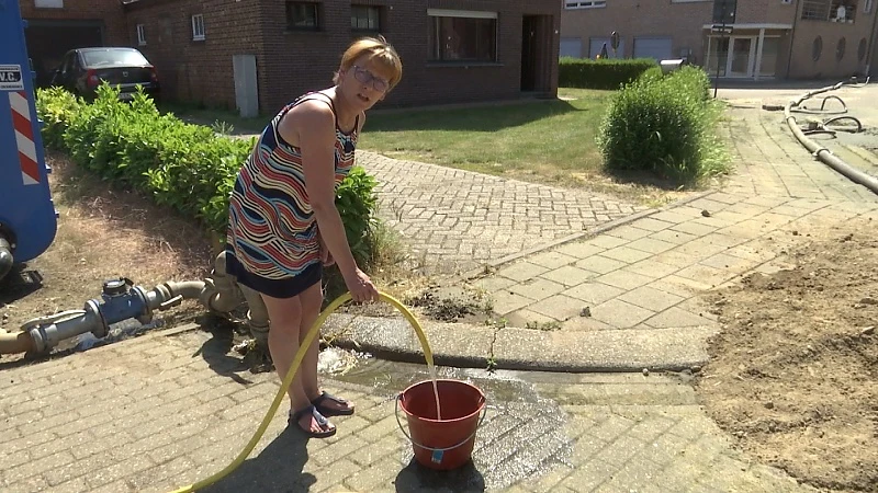 Aannemer schenkt opgepompt grondwater aan buurt