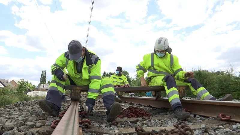 Infrabel vernieuwt spoor tussen Landen en Hasselt