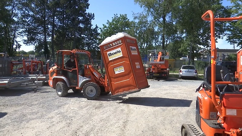 Verhuur mobiele toiletten door het dak