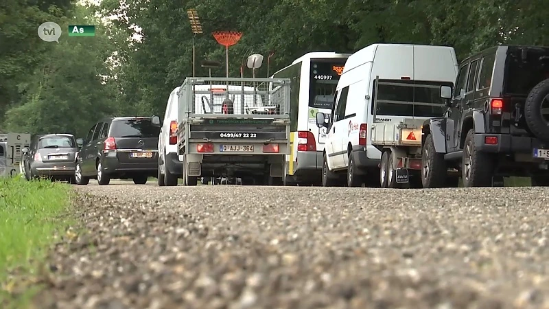 Buurt is overlast aan drukke autokeuring in As beu