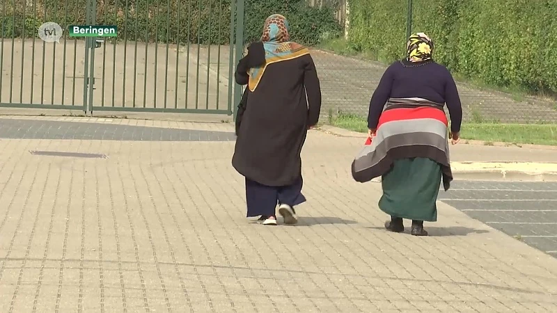 Beringen in de gevarenzone en roept hulp in van waarnemend gouverneur Carlier