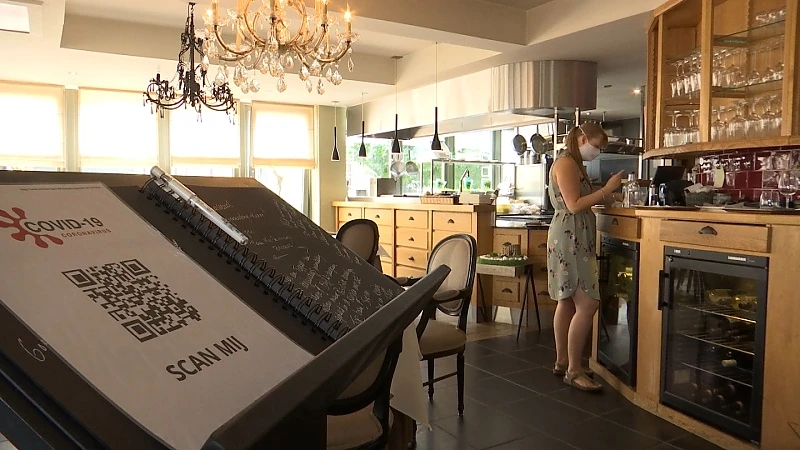Het regent afzeggingen in de al geplaagde restaurants