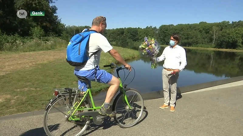 Miljoenste fietser door het water in Bokrijk