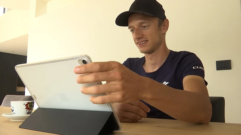 Looienaar Quinten Hermans ziet na val virtuele bergtrui in rook opgaan