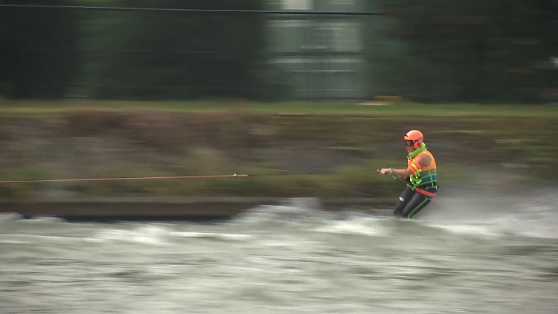 Belgisch kampioen waterskiracen Tim Lisens verlengt titel