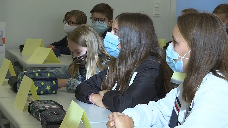 EERSTE SCHOOLDAG: Middelbare school in Peer