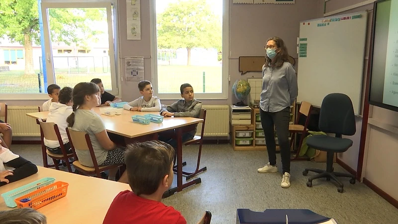 EERSTE SCHOOLDAG: Juf Femke staat op haar veertigste voor het eerst voor de klas