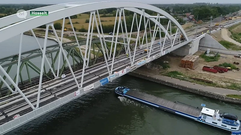 Werken spoorwegbrug Kuringen op schema: maandag rijden er weer treinen