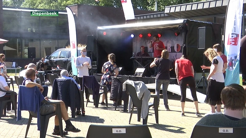 'Micromix on the road' gaat met podium op wielen langs voorzieningen