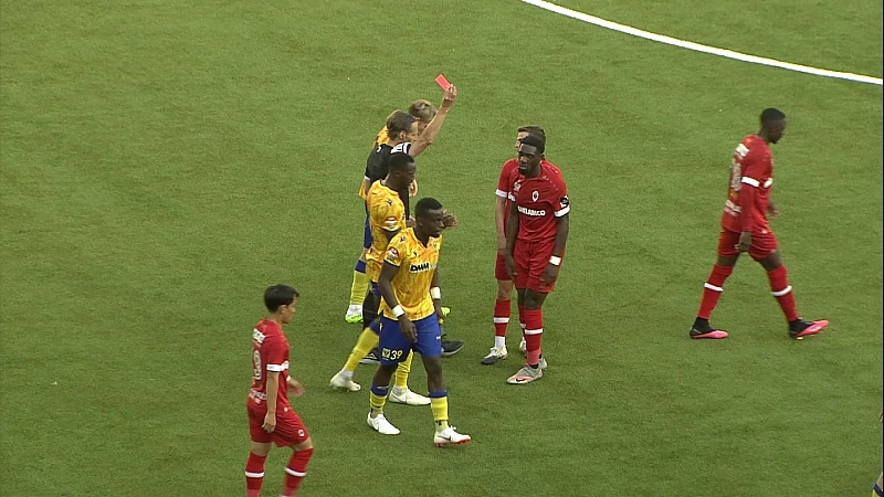 STVV verliest van Antwerp na discutabele vrije trap.
