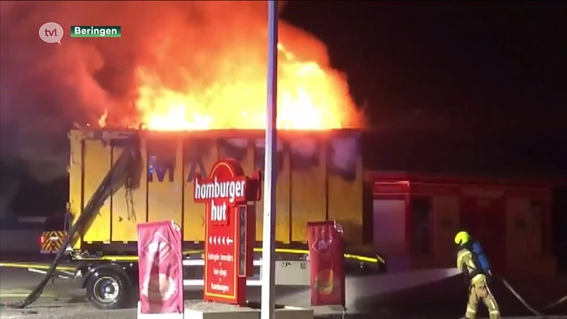 Alerte voorbijganger waarschuwt trucker dat vrachtwagen in brand staat