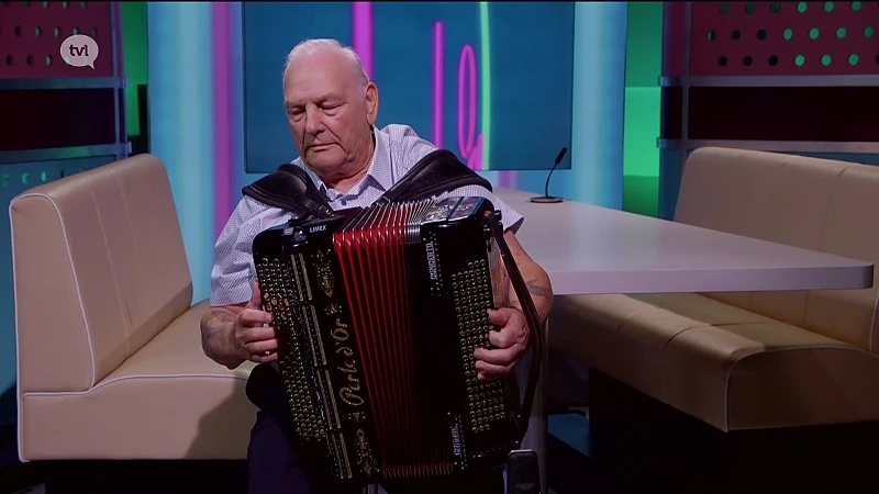 Roger Pluymers speelt al bijna 70 jaar accordeon
