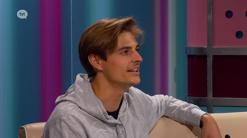 Liefdeskoppel maakt romantische clip