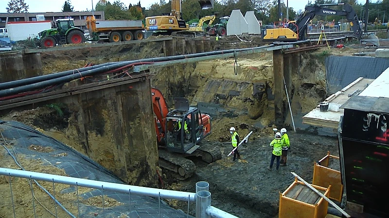 Veel kijklustigen voor werken aan tunnel en bruggen ter vervanging van de overwegen in Diepenbeek