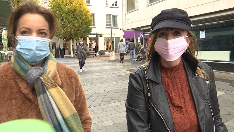 We zijn coronamoe en willen strengere maatregelen