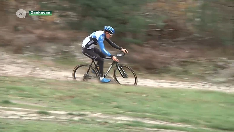 Alkense belofte Timo Kielich timmert aan de weg in het veldrijden