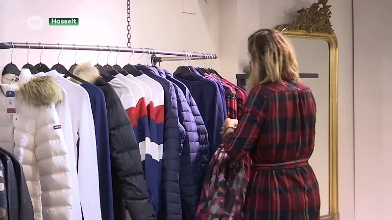 Winkels onder strikte voorwaarden weer open om kerstdrukte te vermijden
