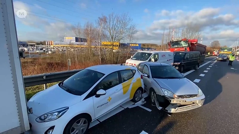 Zes bestuurders betrokken bij zware kettingbotsing E313