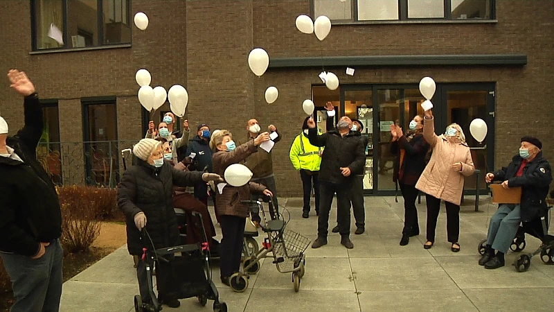 Genks woonzorgcentrum houdt symbolische actie om moeilijk coronajaar in schoonheid af te sluiten