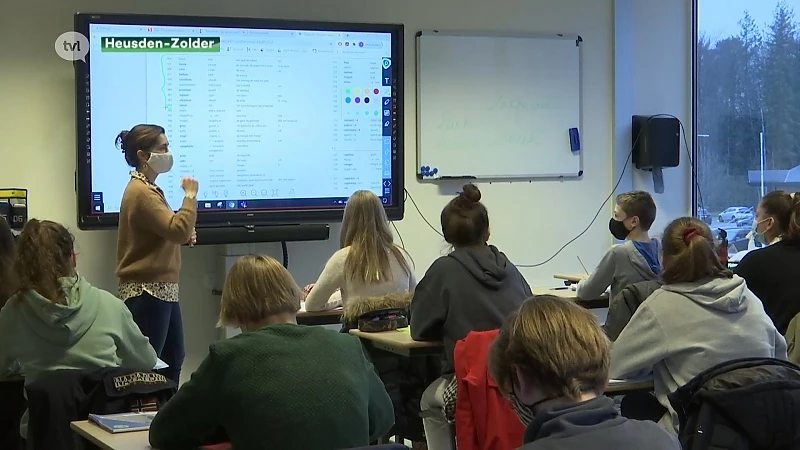 Verschillende scholen sturen leerlingen naar huis na reis in rode zone