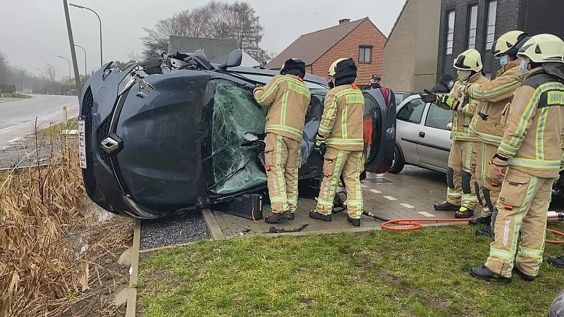Zoektocht naar autodief na ongeval met vluchtmisdrijf in Diepenbeek