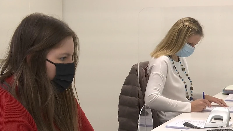 Bilzers bedrijf verplicht nu al mondmaskers op kantoor. "Hopelijk volgen meer bedrijven"