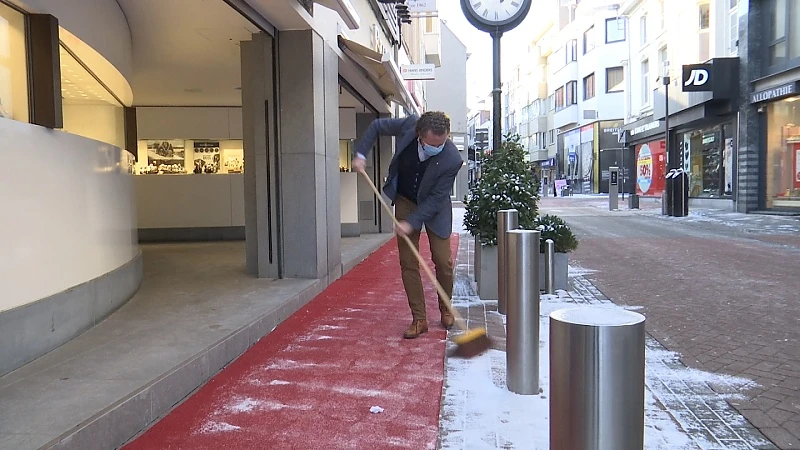 KOUDEGOLF: Winterprik gooit opnieuw roet in het eten van verlengde solden
