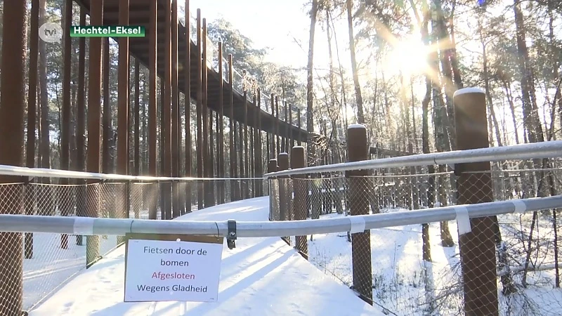 KOUDEGOLF: Fietsen door de bomen gesloten door vrieskoude