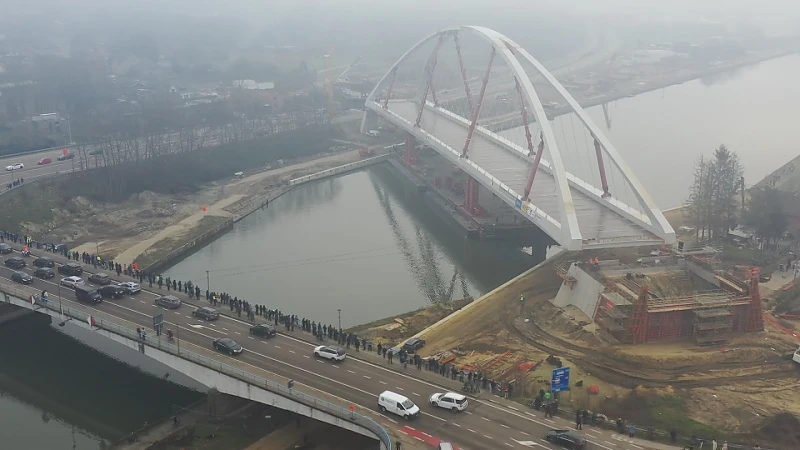 Langste brug over Albertkanaal geplaatst in Beringen