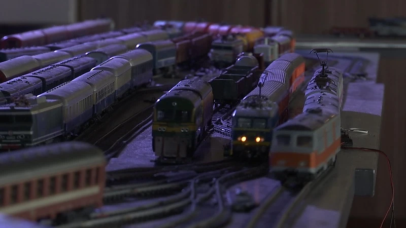Uitbater van dancing Grand Prix in Heusden-Zolder vult lege danszaal met miniatuurtreinen