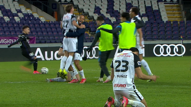 Racing Genk naar bekerfinale na winst met 10 man tegen Anderlecht