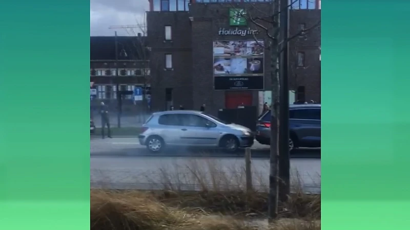 Gedrogeerde bestuurder rijdt in op voorligger en blijft gas geven