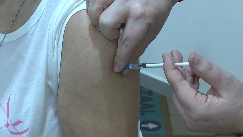 Wouter Beke: "Zolang de experts de toestemming geven blijven we AstraZeneca-vaccin gebruiken"