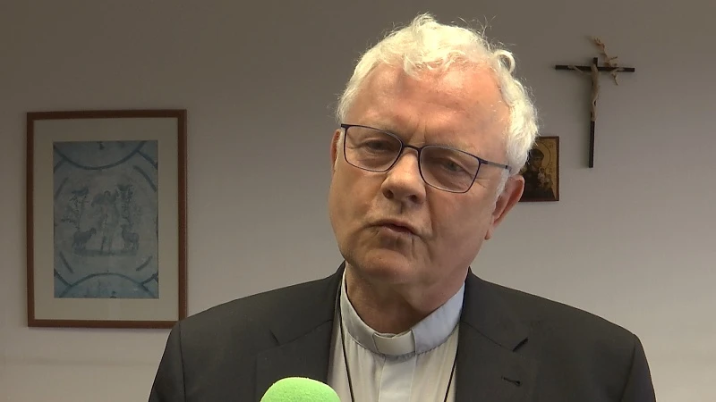 Bisschop Hoogmartens biedt excuses aan voor uitspraken van het Vaticaan over holebi's