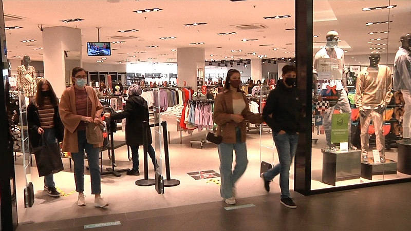 Heel wat Limburgers gingen vandaag nog shoppen omdat ze niet willen reserveren
