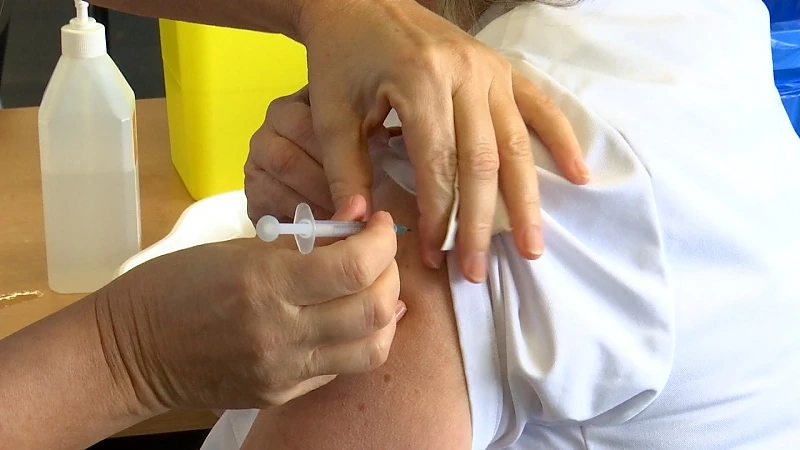 Marc Van Ranst over vaccinatieversnelling: "Als 20 procent van de bevolking gevaccineerd is, gaan we dat zien in de cijfers."
