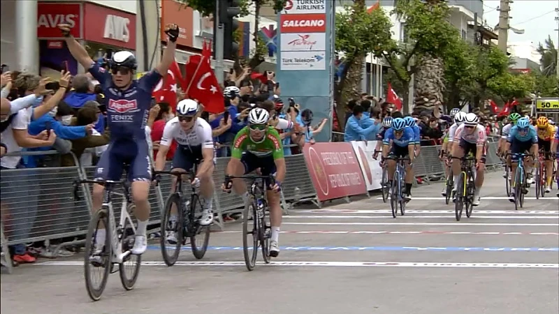 Jasper Philipsen wint voor de tweede dag op rij rit in Turkije
