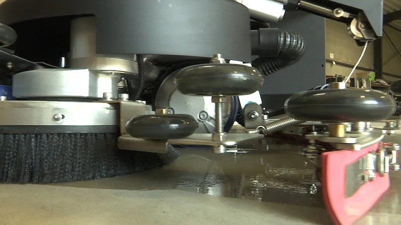 Genks schoonmaakbedrijf koopt prototypes van Chinese schoonmaakrobot