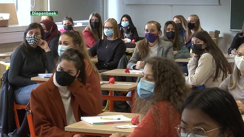 Studenten UCLL en PXL moeten voorrang geven aan vaccinatie tijdens examenperiode