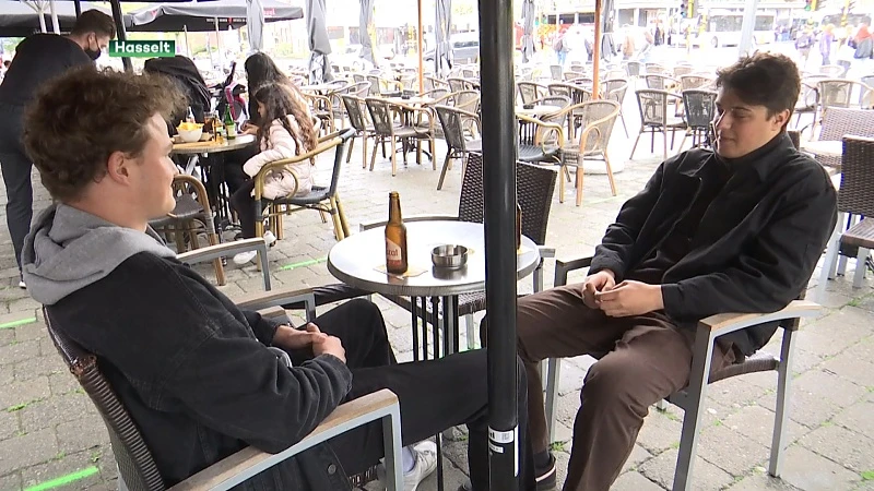 Natte en koude meimaand zet domper op versoepelingen horeca: 1 op 4 terrassen alweer dicht
